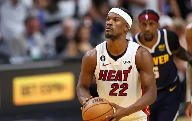 爱游戏平台下载-中国队引发争议！，巴特勒官方宣布爆冷新规赛场气氛高涨(巴特勒迎来第三位20+队友)