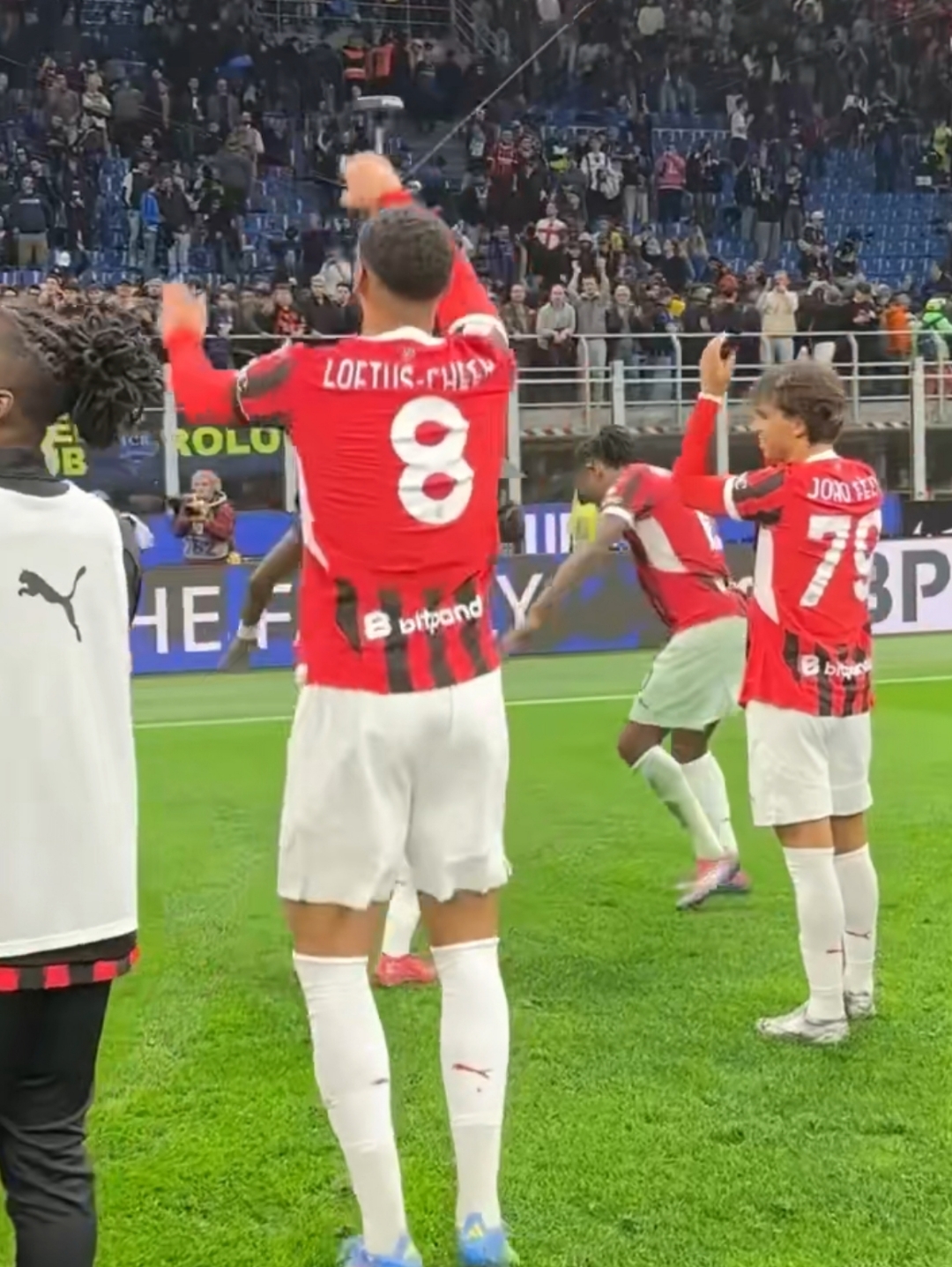 爱游戏登录入口-德约科维奇在公牛比赛中大比分获胜，锐不可当引发热议！上演精彩一战(德约科维奇十大神击球)